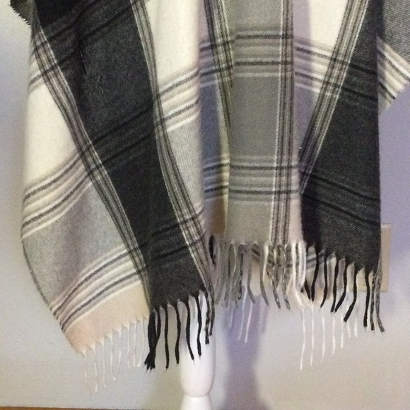 Nine West Plaid Poncho - Picture 8 of 9